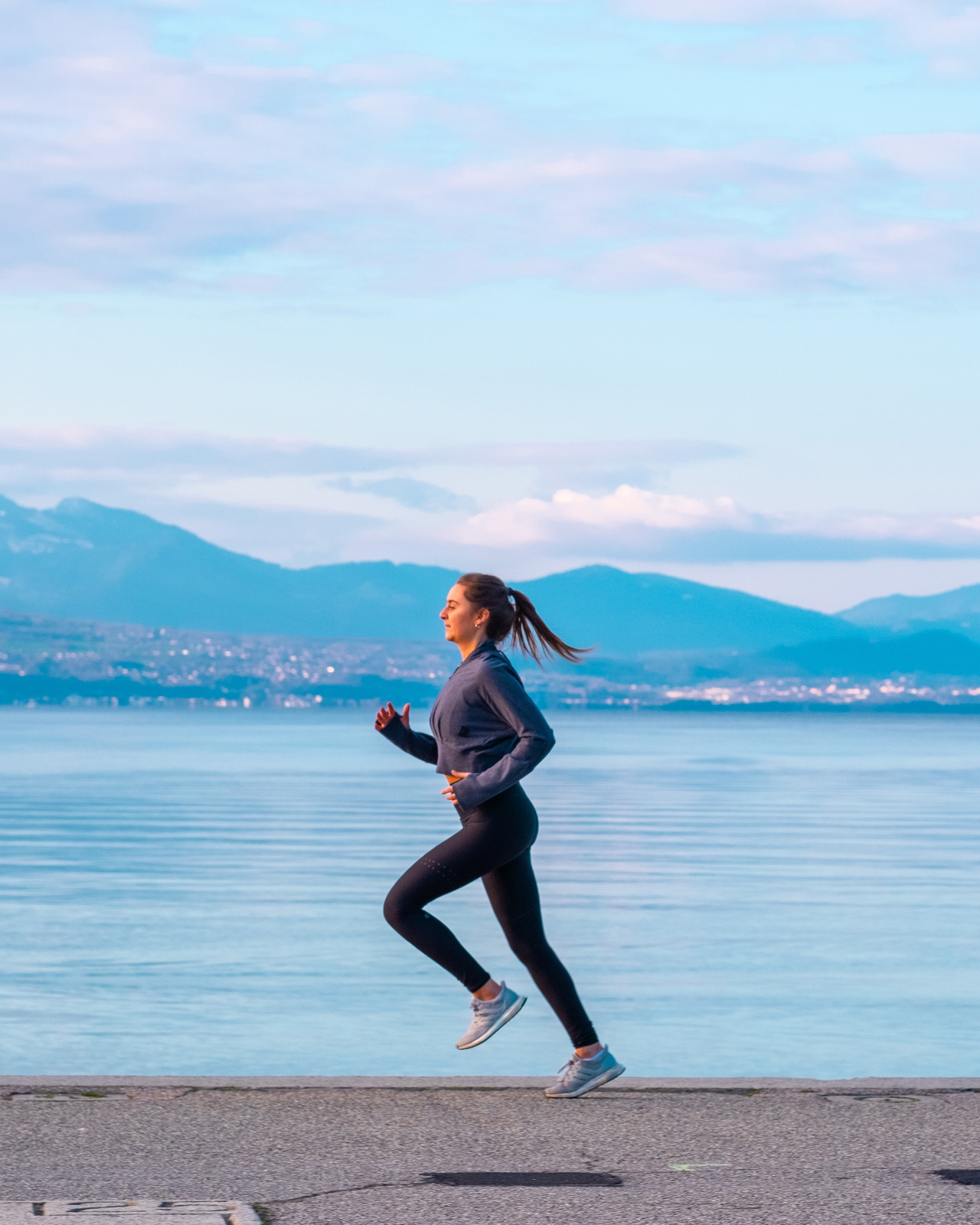 Footing / couse a pied au bord du lac Leman. Shooting The Lausanner. Attention cette image ne pas etre diffusee a l'externe! Footing / couse a pied au bord du lac Leman. Shooting The Lausanner. Attention cette image ne pas etre diffusee a l'externe!