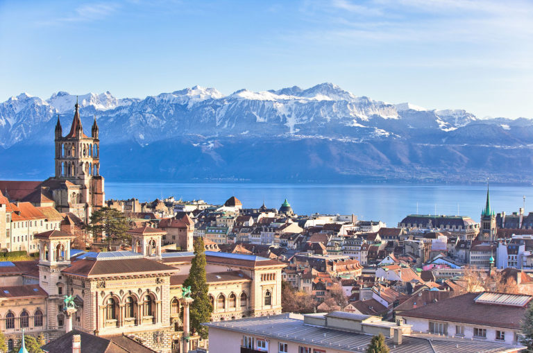 Vue sur la Cité, le lac, les Alpes Vue sur la Cité, le lac, les Alpes